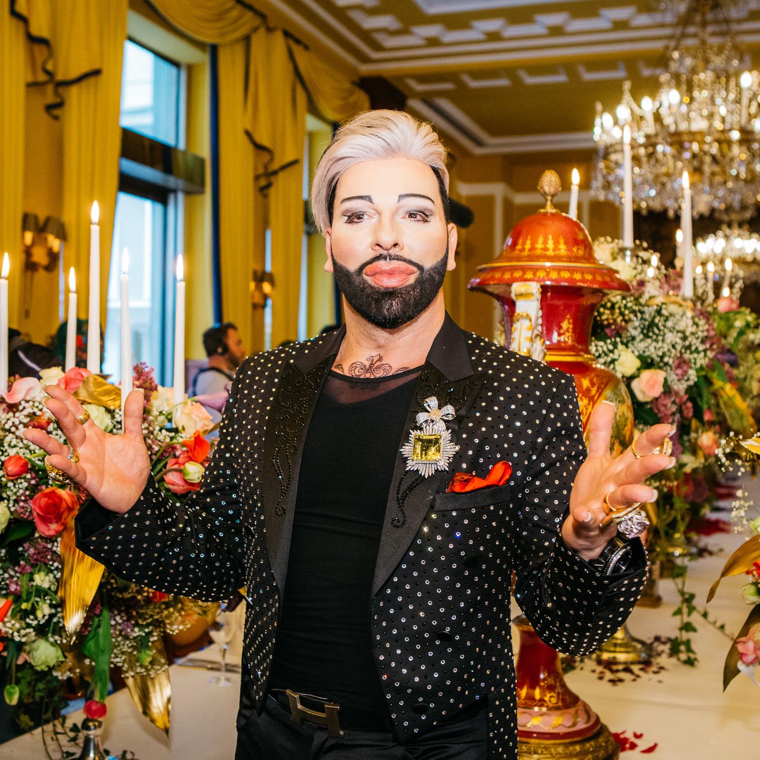 Prunkvolle Luxus Vasen von Casa Padrino auf dem Harald Glööckler Ladies Dinner im Excelsior Luxushotel Ernst in Köln