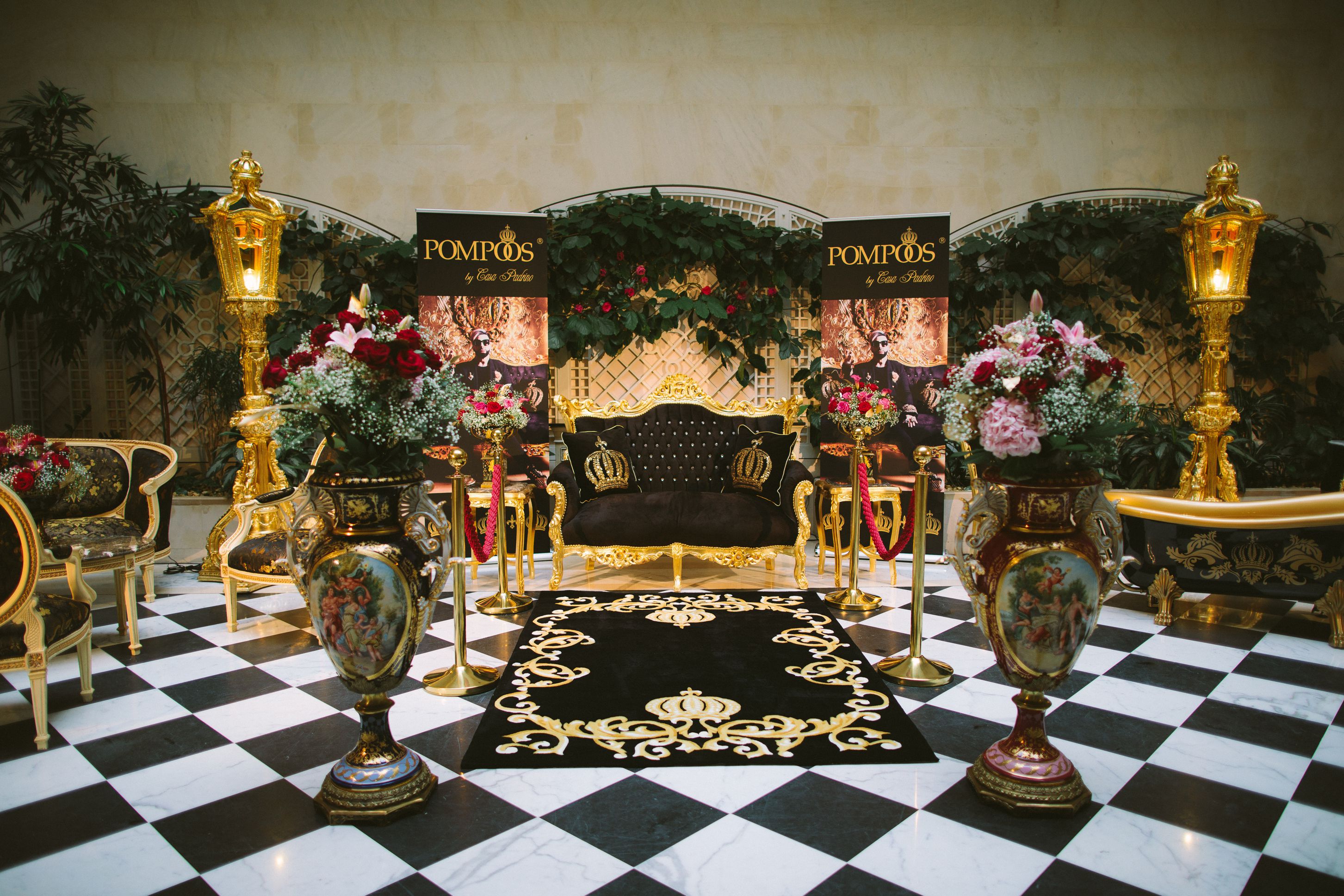 Präsentation der Pompoeoes by Casa Padrino Luxus Barock Möbel und Badewannen Kollektion von Harald Glööckler im Adlon Kempinski Hotel in Berlin