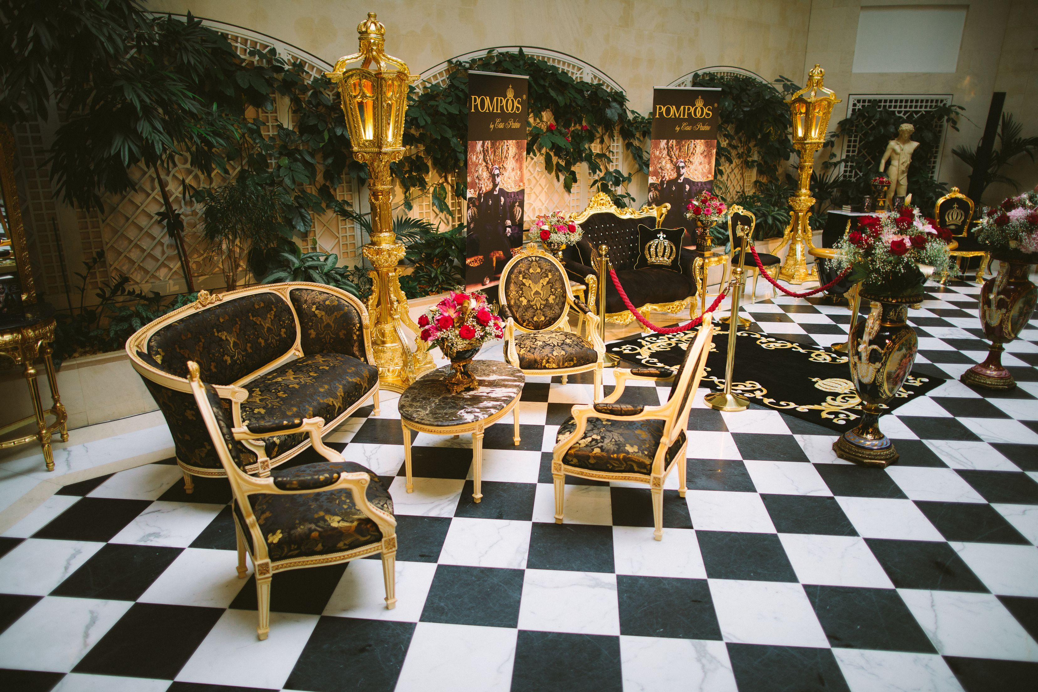 Präsentation der Pompoeoes by Casa Padrino Luxus Barock Möbel und Badewannen Kollektion von Harald Glööckler im Adlon Kempinski Hotel in Berlin